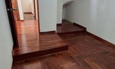 SE ALQUILA AMPLIA CASA EN SURCO - URB. SAGITARIO!!!