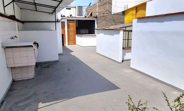 SE ALQUILA AMPLIA CASA EN SURCO - URB. SAGITARIO!!!