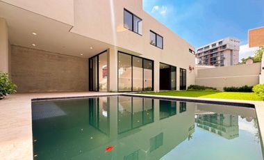 Casa En Venta En Colomos Providencia Nueva De Lujo, Zona Providencia, Zapopan