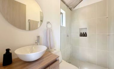 Venta lote con 2 cabañas, (AIrbnb)
