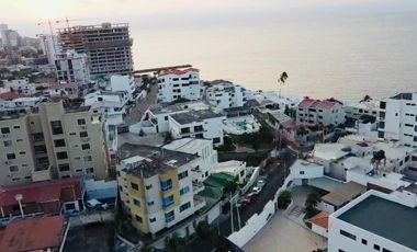 Terreno en venta, de 780 m2 en Calle 30 y Flavio Reyes, cerca al mar.