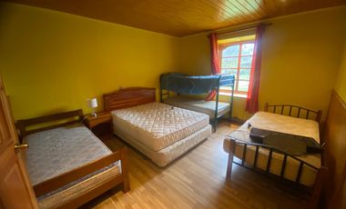 Hermosa Parcela con Casa, con 2 Piscinas y Quinchos Independientes en Padre Hurtado