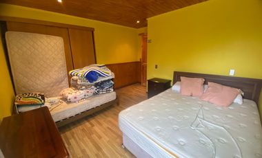 Hermosa Parcela con Casa, con 2 Piscinas y Quinchos Independientes en Padre Hurtado