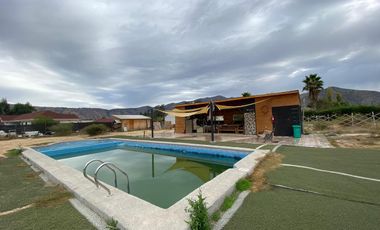 Hermosa Parcela con Casa, con 2 Piscinas y Quinchos Independientes en Padre Hurtado