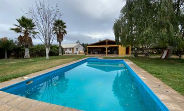 Hermosa Parcela con Casa, con 2 Piscinas y Quinchos Independientes en Padre Hurtado