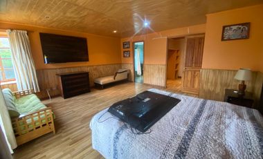 Hermosa Parcela con Casa, con 2 Piscinas y Quinchos Independientes en Padre Hurtado