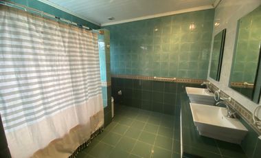 Hermosa Parcela con Casa, con 2 Piscinas y Quinchos Independientes en Padre Hurtado