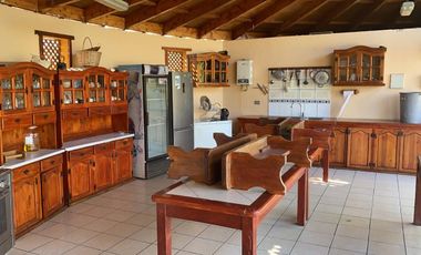 Hermosa Parcela con Casa, con 2 Piscinas y Quinchos Independientes en Padre Hurtado