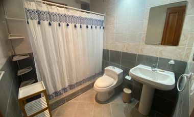 Hermosa Parcela con Casa, con 2 Piscinas y Quinchos Independientes en Padre Hurtado