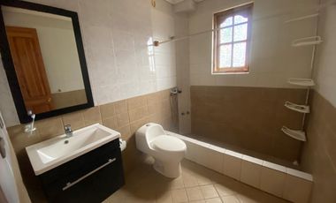 Hermosa Parcela con Casa, con 2 Piscinas y Quinchos Independientes en Padre Hurtado