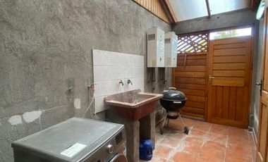 Hermosa Parcela con Casa, con 2 Piscinas y Quinchos Independientes en Padre Hurtado