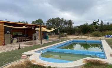 Hermosa Parcela con Casa, con 2 Piscinas y Quinchos Independientes en Padre Hurtado