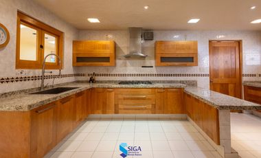 Hermosa Residencia en venta en Lomas