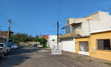 Casa de tres niveles con alberca en Venta,en la Col. Miguel Aleman, cerca del centro histórico en el Puerto de Veracruz, Ver.