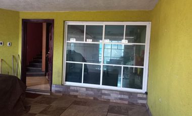 Casa de tres niveles con alberca en Venta,en la Col. Miguel Aleman, cerca del centro histórico en el Puerto de Veracruz, Ver.