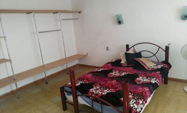 Casa de tres niveles con alberca en Venta,en la Col. Miguel Aleman, cerca del centro histórico en el Puerto de Veracruz, Ver.