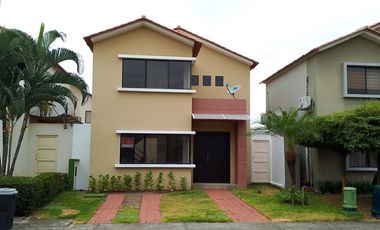 En alquiler casa de 3 dormitorios en urb.Ciudad celeste.(GC)