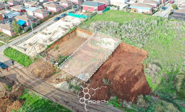 Comodo terreno con agua y luz (cuenta con permiso de edificación)