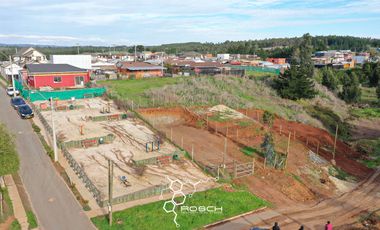 Comodo terreno con agua y luz (cuenta con permiso de edificación)