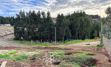 Comodo terreno con agua y luz (cuenta con permiso de edificación)