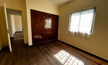 Quillota Centro, Amplia Casa habitacional o comercial, 4 dormitorios, 3 baños