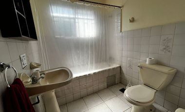 Quillota Centro, Amplia Casa habitacional o comercial, 4 dormitorios, 3 baños