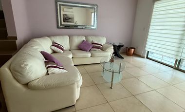 Linda Casa amueblada en zona Country