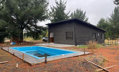 VENTA HERMOSA PARCELA CON QUINCHO Y PISCINA