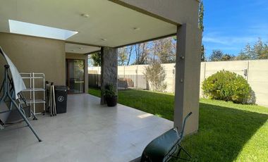 SEARRIENDA HERMOSA CASA EN SECTOR RESIDENCIAL