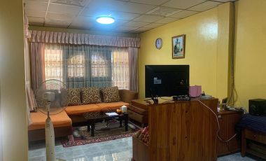 Cheap 2-storey townhouse for sale, land area 18 sq.w., Yusabai Village project, near Suvarnabhumi Airport 30 minutes, near Khlong Nueng, Khlong Luang,