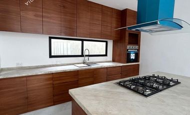 Casa muy amplia en venta totalmente equipada en residencial al Norte de Mérida