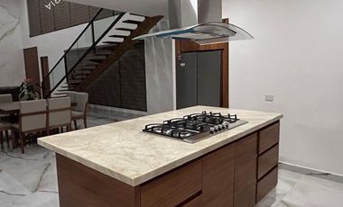 Casa muy amplia en venta totalmente equipada en residencial al Norte de Mérida