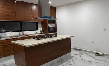 Casa muy amplia en venta totalmente equipada en residencial al Norte de Mérida