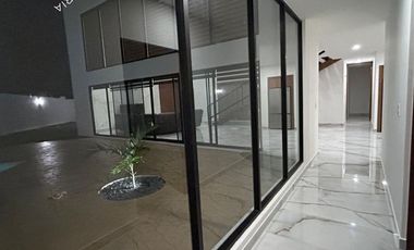 Casa muy amplia en venta totalmente equipada en residencial al Norte de Mérida