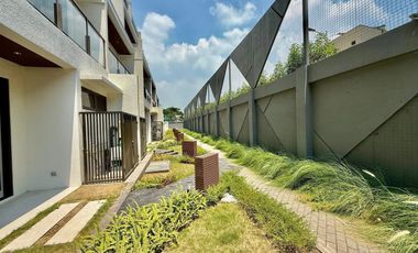 Luxury Townvillas inside Acqua Private Residences In Mandaluyong City