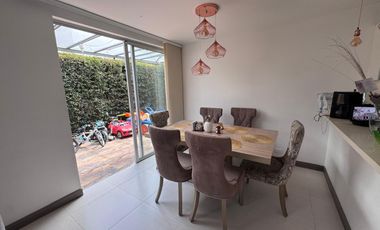 AMPLIA Y MUY ILUMINADA CASA DE 135m2 EN LOTE DE 167M2 EN EL SECTOR DE FLORIDA, MANIZALAES