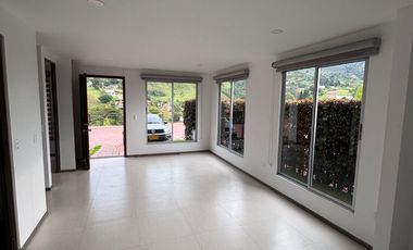 VENDO CASA PRECIOSA ESQUINERA EN CONJUNTO CERRADO EN LA FLORIDA, MANIZALES,  DE 126M2