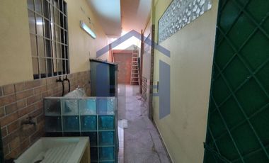 Casa de 3 plantas en venta - Garzota 1