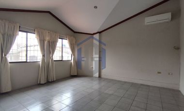 Casa de 3 plantas en venta - Garzota 1