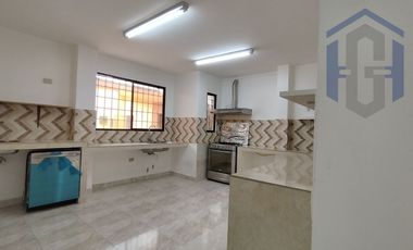 Casa de 3 plantas en venta - Garzota 1