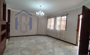 Casa de 3 plantas en venta - Garzota 1