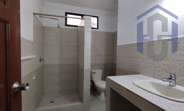 Casa de 3 plantas en venta - Garzota 1