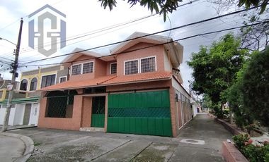 Casa de 3 plantas en venta - Garzota 1