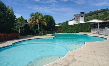 EN GIRARDOT -CUNDINAMARCA VENDEMOS CASA ESQUINERA EN CONDOMINIO ALGARROBOS 3.