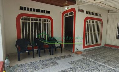 EN GIRARDOT -CUNDINAMARCA VENDEMOS CASA ESQUINERA EN CONDOMINIO ALGARROBOS 3.