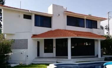 VENTA DE GRANDE CASA EN LOMAS DE COCOYOC, MORELOS.