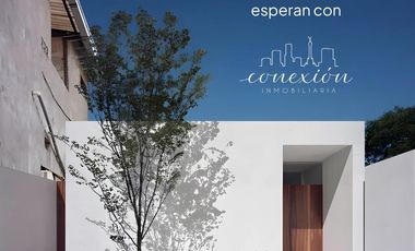 VENTA DE GRANDE CASA EN LOMAS DE COCOYOC, MORELOS.