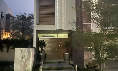 Casa en Renta en Coto Los Olivos de Lujo, Zona Real Zapopan Valle Real