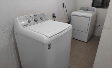 CASA EN RENTA AMUEBLADA IDEAL PARA 3 ROOMIES