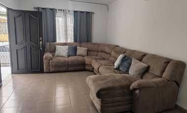 CASA EN RENTA AMUEBLADA IDEAL PARA 3 ROOMIES